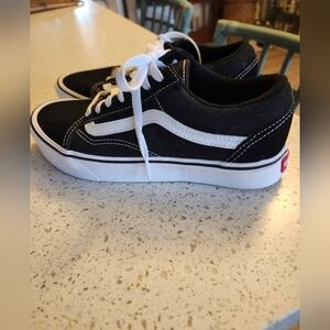 Vans Womens Classic Black and White Old Skool Sneakers